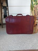 Vintage bordeauxrode grote reiskoffer, Ophalen