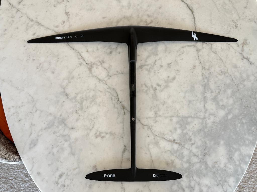 F-One Momentum Foil 516 - Stab XS 135 DW (NIEUW!) T1, Ophalen, Nieuw, Wingsurf-hydrofoil