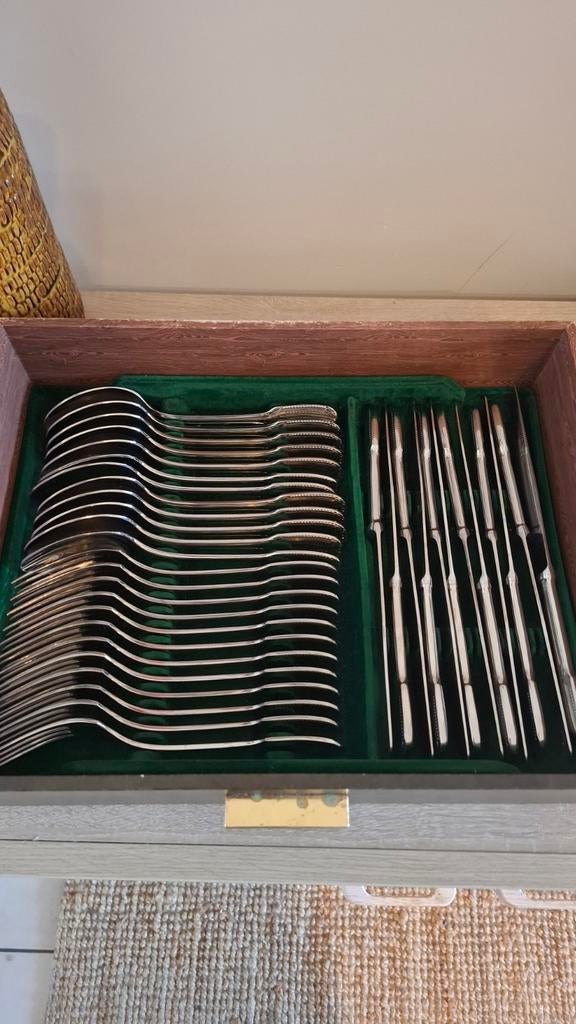 Ménagère de la maison d'orfèvrerie 
Bouillet Bourdelle, Enlèvement, Bois