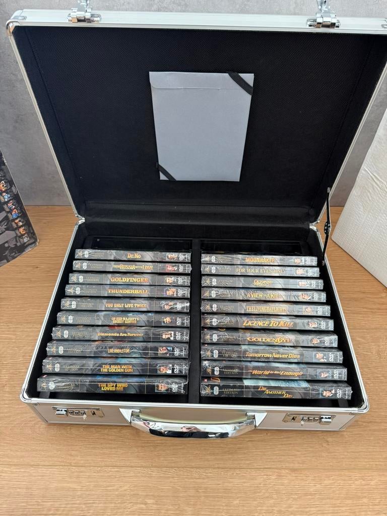 Coffret collector rare James Bond 007 Ultimate Edition, Cd's en Dvd's, Dvd's | Overige Dvd's, Ophalen of Verzenden, Nieuw in verpakking