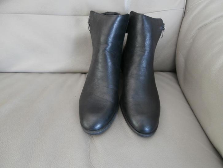 Nieuwe slofjes maat 41, Kleding | Dames, Schoenen, Nieuw, Zwart, Ophalen of Verzenden