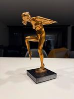 Bronzen danseres op voet in natuursteen, Ophalen, Brons