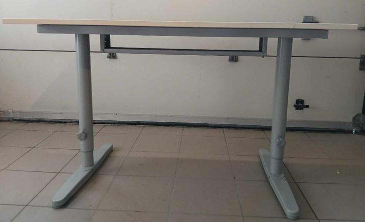 Bureau 120 x 80 in hoogte verstelbaar - ideaal vr studenten, Huis en Inrichting, Bureaus, Zo goed als nieuw, Bureau, In hoogte verstelbaar