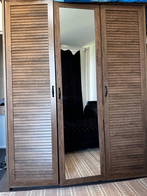 Klerenkast, Huis en Inrichting, Kasten | Kleerkasten, Zo goed als nieuw, Ophalen
