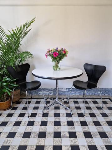 Vintage Eames ronde eettafel | tafel Vitra beschikbaar voor biedingen