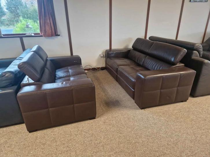 BRUINE BUFFELLEDEREN SALON MET ELEKTRISCHE RELAXEN, Huis en Inrichting, Zetels | Zetels, Gebruikt, Leer, Ophalen