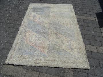 tapijt wol beschikbaar voor biedingen