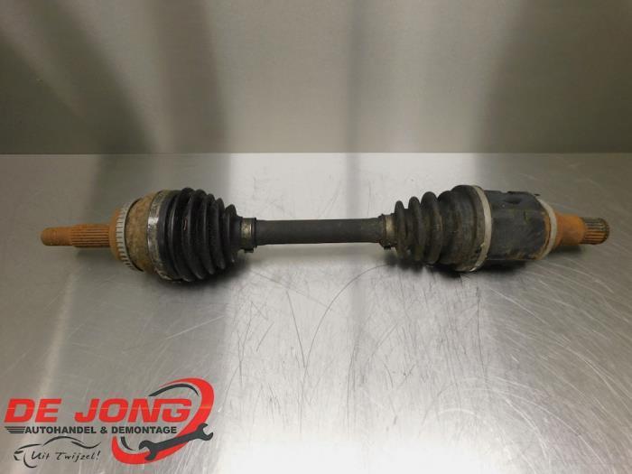 Aandrijfas links-voor van een Toyota Corolla Verso, Auto-onderdelen, Remmen en Aandrijving, Toyota, Gebruikt, 3 maanden garantie