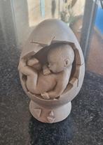 Statue bébé œuf par Yourin Artiom, Enlèvement ou Envoi, Comme neuf