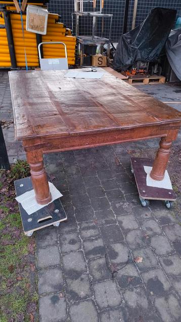 3 stuks grote salon tafels beschikbaar voor biedingen