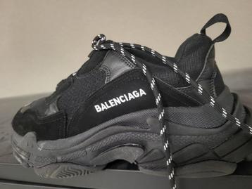 Balenciaga beschikbaar voor biedingen