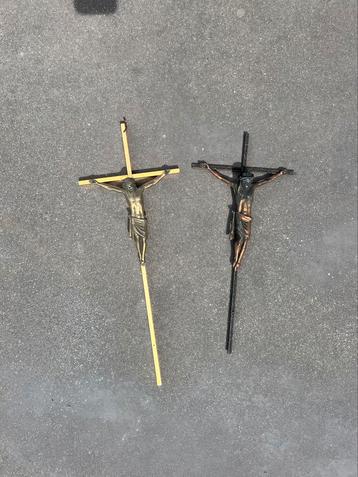 2 kruisbeelden beschikbaar voor biedingen