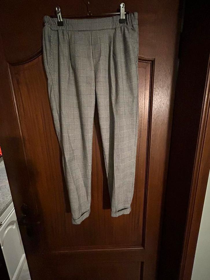 Broek van Bershka maat 36 S, Kleding | Dames, Broeken en Pantalons, Gedragen, Maat 36 (S), Zwart, Lang, Ophalen of Verzenden