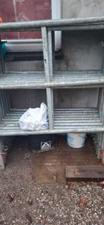 Échafaudage 12 côtés  150 x 155 cm 
. 6 pieds réglables 
 6, Enlèvement