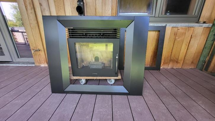 pellet haard-inbouw Stove Italy  : Piano, Huis en Inrichting, Kachels, Zo goed als nieuw, Inbouw, Pelletkachel, Overige brandstoffen