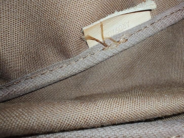 Louis Vuitton Saumur 35 – Authentieke Vintage Crossbody Tas, Handtassen en Accessoires, Tassen | Damestassen, Gebruikt, Overige typen