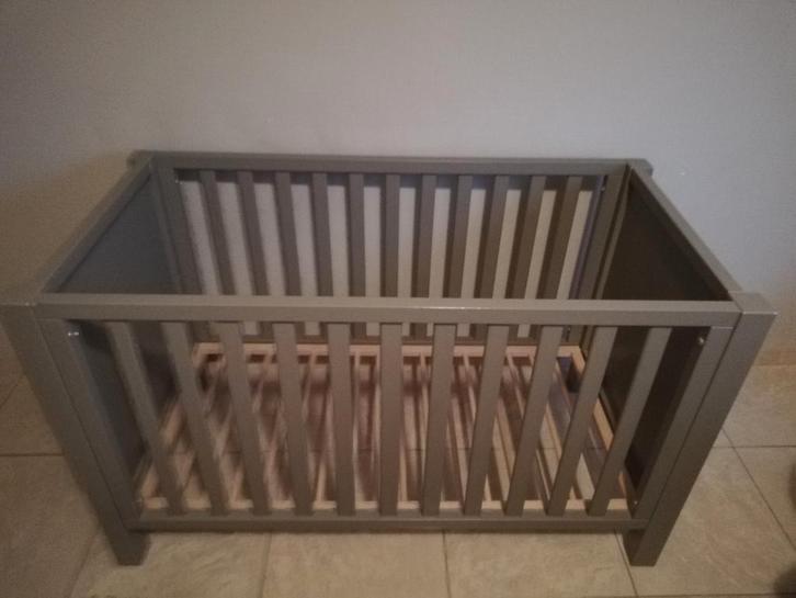 Kinderbed met matras, Aerosleep, matrasbeschermer en hoeslak, Enfants & Bébés, Chambre d'enfant | Lits, Utilisé, Matelas, Enlèvement