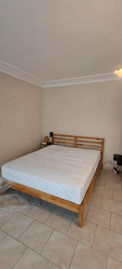 Bed met matras, Huis en Inrichting, Slaapkamer | Bedden, 200 cm, Ophalen