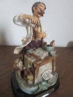 Porseleinen beeldjes Meisje met masker/Medicijnman apotheker, Ophalen of Verzenden