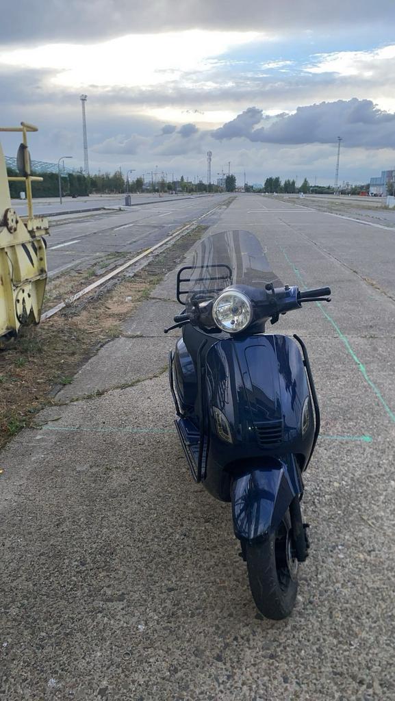 Gts toscana a klasse, Fietsen en Brommers, Snorfietsen en Snorscooters, Gebruikt, Overige merken, Benzine, Ophalen