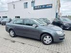 Volkswagen Jetta 1.6 CR TDi Comfortline - 1 Eigenaar - Navi, Auto's, Voorwielaandrijving, Euro 5, Gebruikt, Zwart