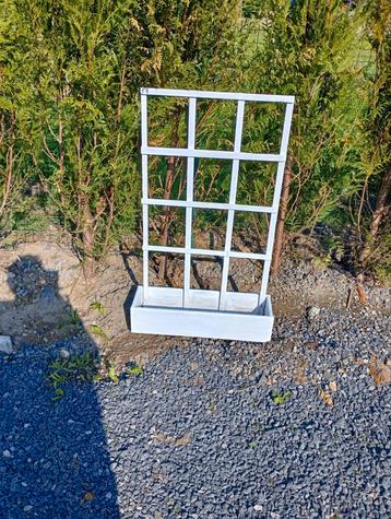 Houten plantenbak  beschikbaar voor biedingen
