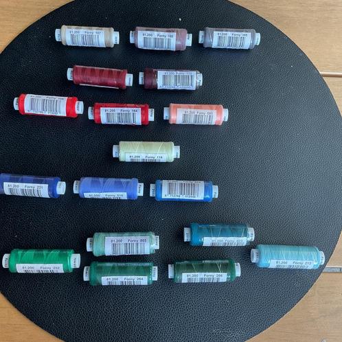 18 stuks verschillende kleuren bobijntjes naaigaren, Hobby en Vrije tijd, Naaien en Fournituren, Nieuw, Ophalen of Verzenden