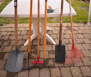 Outils de jardin beschikbaar voor biedingen