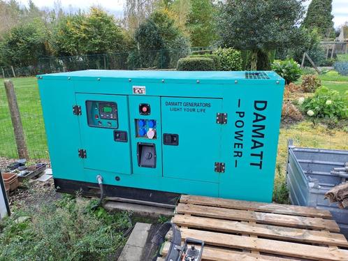 Stroomgroep en wefkast, Doe-het-zelf en Bouw, Aggregaten, Zo goed als nieuw, Dieselolie, 30 kVA of meer, Elektrisch startend, Geluidgedempt