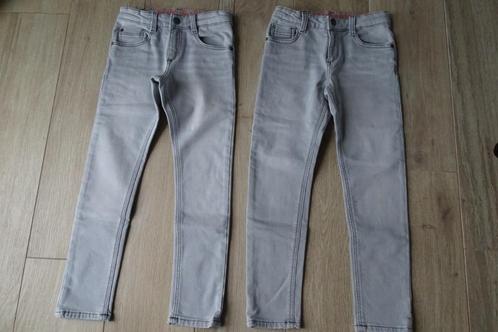 Set van 2 identieke grijze jeansbroeken jongen WE maat 128, Kinderen en Baby's, Kinderkleding | Maat 128, Gebruikt, Jongen, Broek