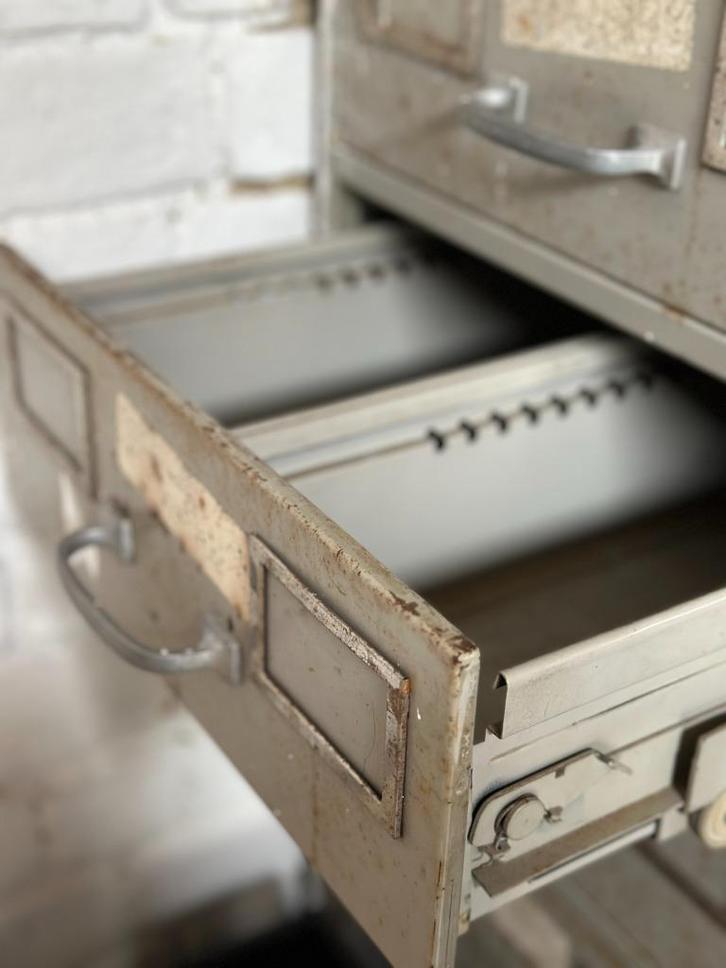 Vintage metalen archiefkast – Industrieel design, Antiek en Kunst, Antiek | Meubels | Kasten, Ophalen