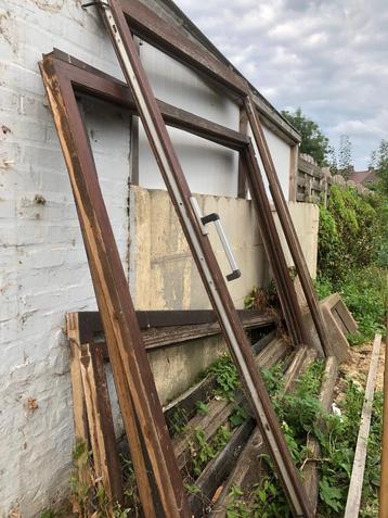 cadres en méranti pour construire abri de jardin disponible aux enchères