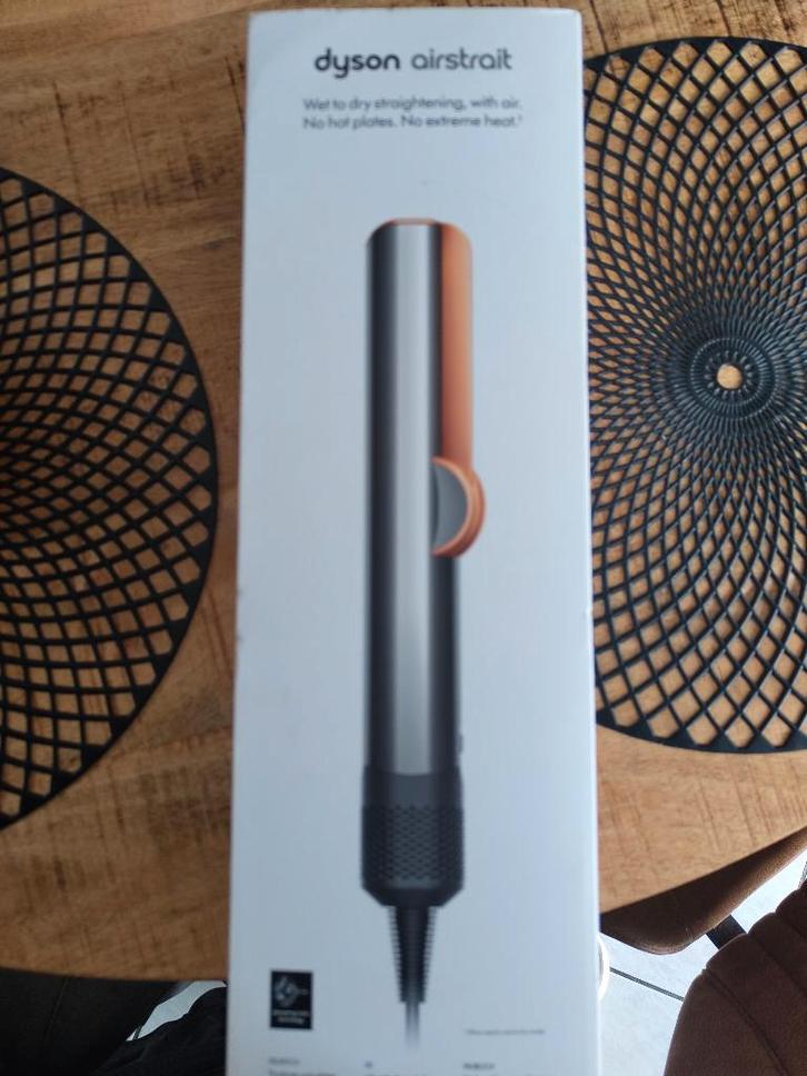 Dyson airstrait, Bijoux, Sacs & Beauté, Beauté | Soins des cheveux, Utilisé, Sèche-cheveux, Enlèvement