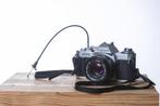 appareil photo argentique Canon AV-1 complet et accessoires, Spiegelreflex, Canon, Ophalen of Verzenden, Zo goed als nieuw