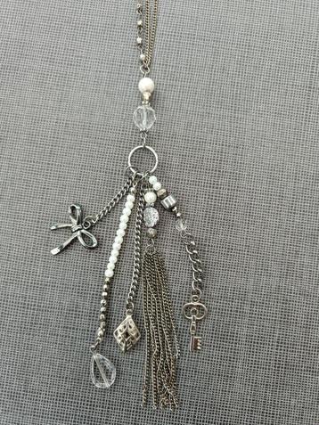 Halsketting dames. Metaal. Lengte 40 cm. Gebruikt.  beschikbaar voor biedingen