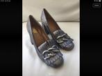 Nieuwe zilverkleurige pumps Ovye maat 38, Kleding | Dames, Schoenen, Pumps, Overige kleuren, Nieuw, Ophalen of Verzenden