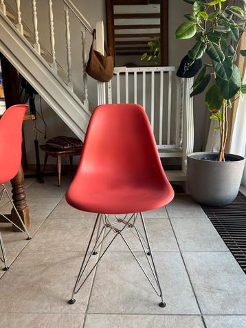 Replica Eames stoelen beschikbaar voor biedingen