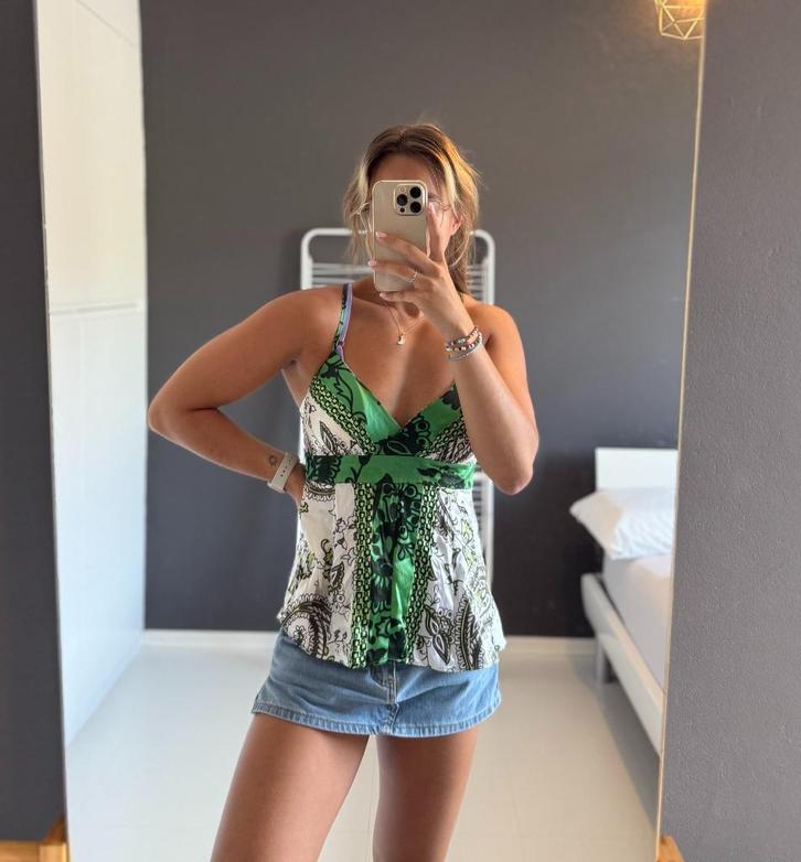 Zijden top met groene print (Bandolera - 36), Kleding | Dames, Topjes, Zo goed als nieuw, Maat 36 (S), Groen, Zonder mouw, Ophalen of Verzenden