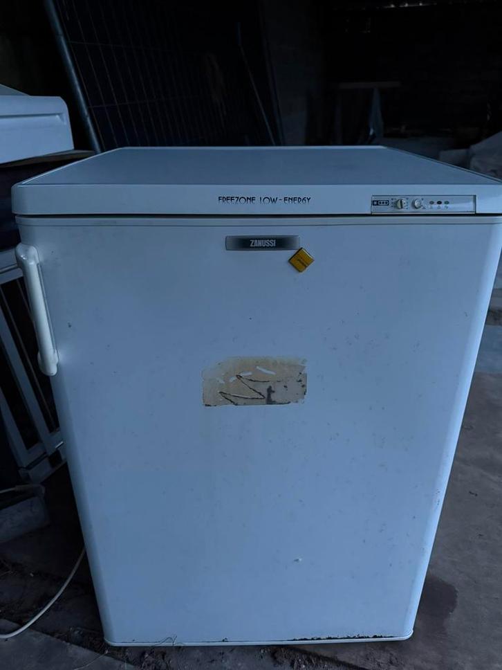 Congélateur Zanussi, modèle compact avec 4 étagères, Electroménager, Congélateurs, Comme neuf, Enlèvement