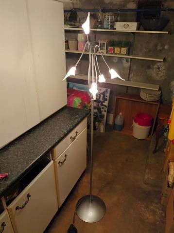 Staanlamp beschikbaar voor biedingen