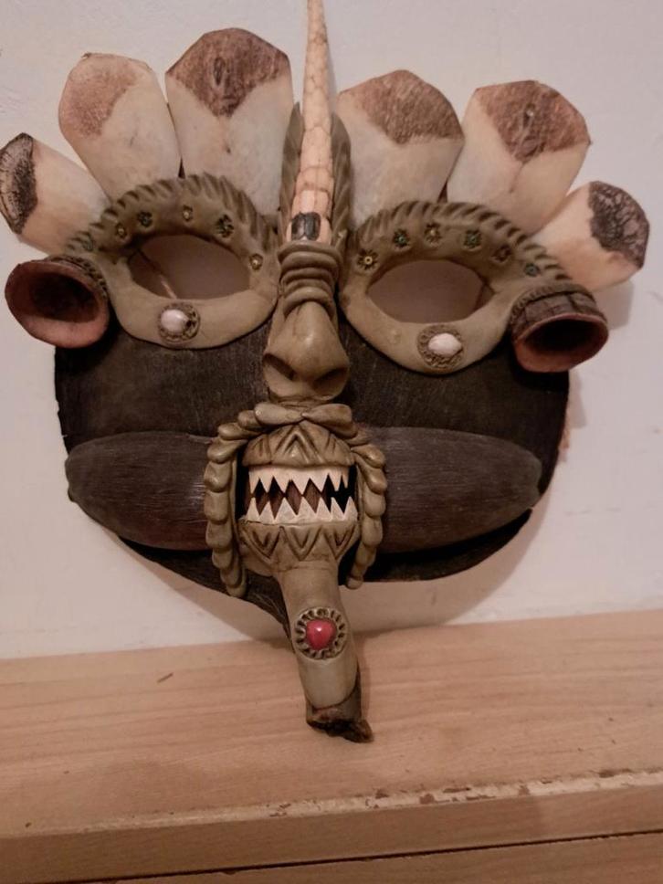 Masque mural tribal brésilien en dents de piranha avec écail, Huis en Inrichting, Woonaccessoires | Boeddhabeelden, Zo goed als nieuw