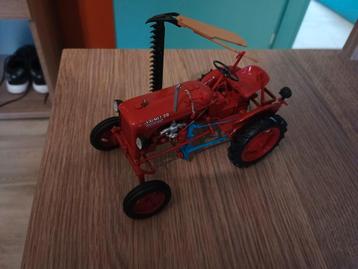 Tractor met doos,schaal 1/16 beschikbaar voor biedingen