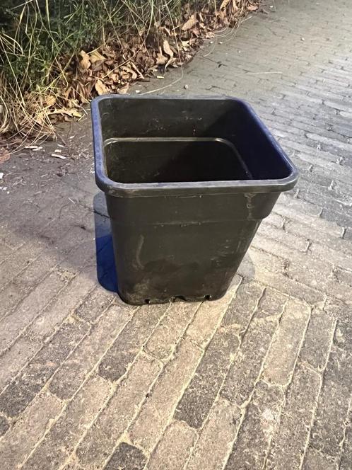 Vierkantige bloempotten in harde plastiek 23 x 25 cm, Tuin en Terras, Bloempotten, Zo goed als nieuw, Kunststof, Binnen, Balkon