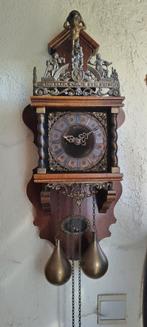 houten klokje met pendule en tin decoratie, Ophalen