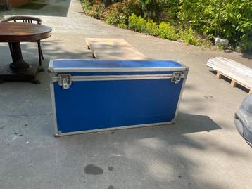 Blauwe flightcase beschikbaar voor biedingen