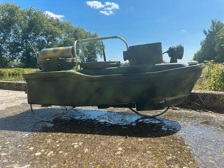 Voerboot Eddy Broeckx met Toslon640, Watersport en Boten, Hengelsport | Karpervissen, Gebruikt, Complete set, Ophalen