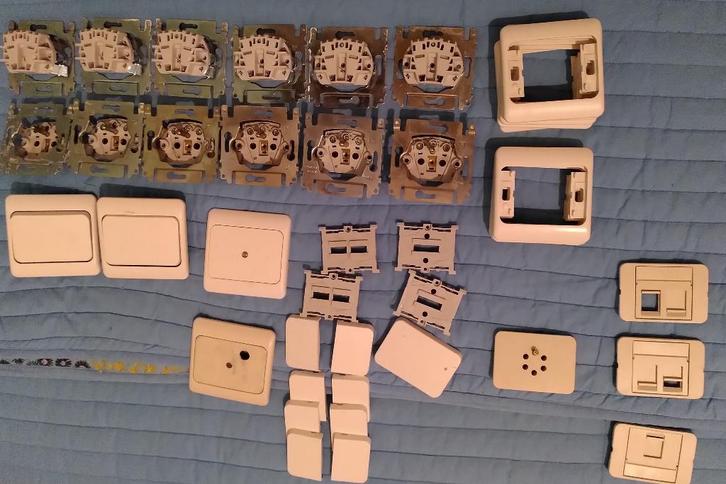 Niko PR20 installatie-elementen, Doe-het-zelf en Bouw, Elektriciteit en Kabels, Gebruikt, Schakelaar, Ophalen of Verzenden