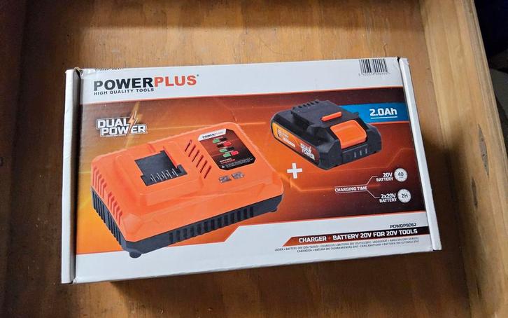 Batterie double 20 V Powerplus et chargeur, neufs, Bricolage & Construction, Outillage | Pièces de machine & Accessoires, Enlèvement ou Envoi