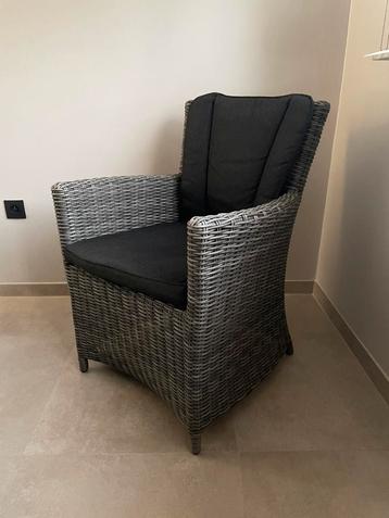 4 stoelen  beschikbaar voor biedingen