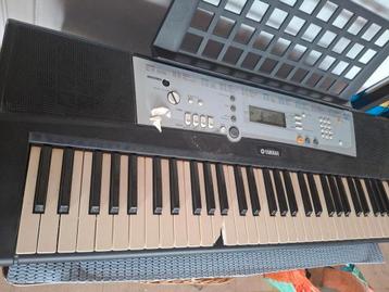 Yamaha ypt 200 1 touche cassée ok pour le son, Musique & Instruments, Comme neuf, Yamaha